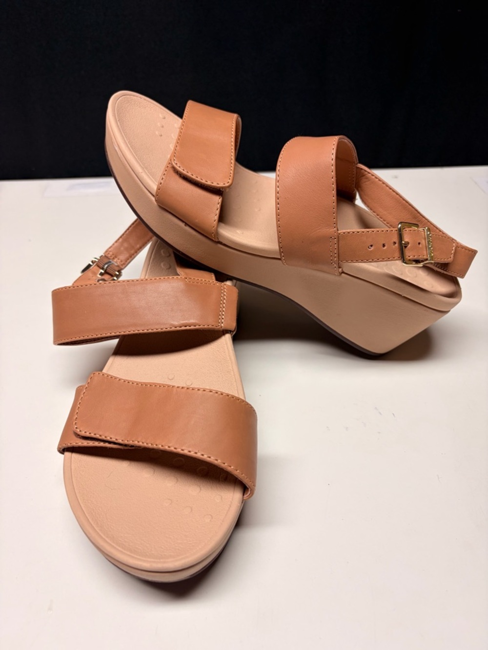 Vionic Lovell leather wedge sandals